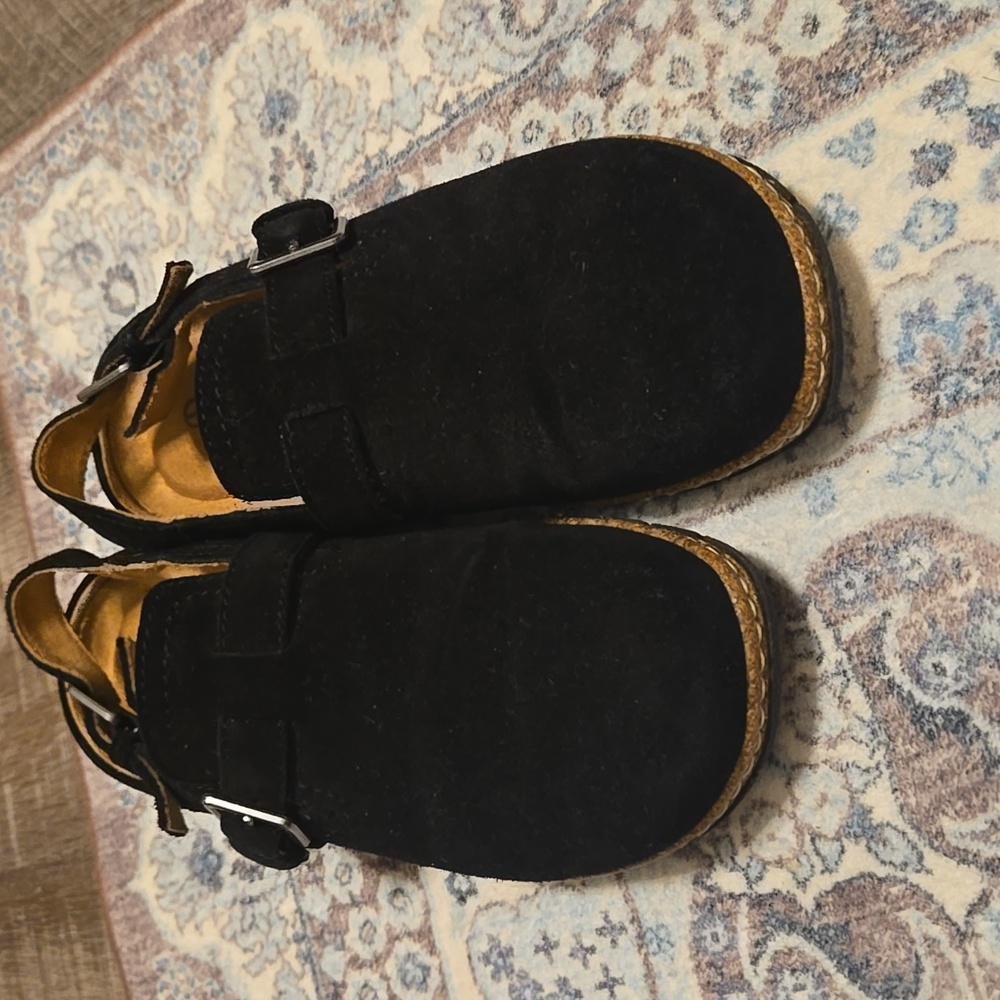 Earth Black Slippers with Buckle